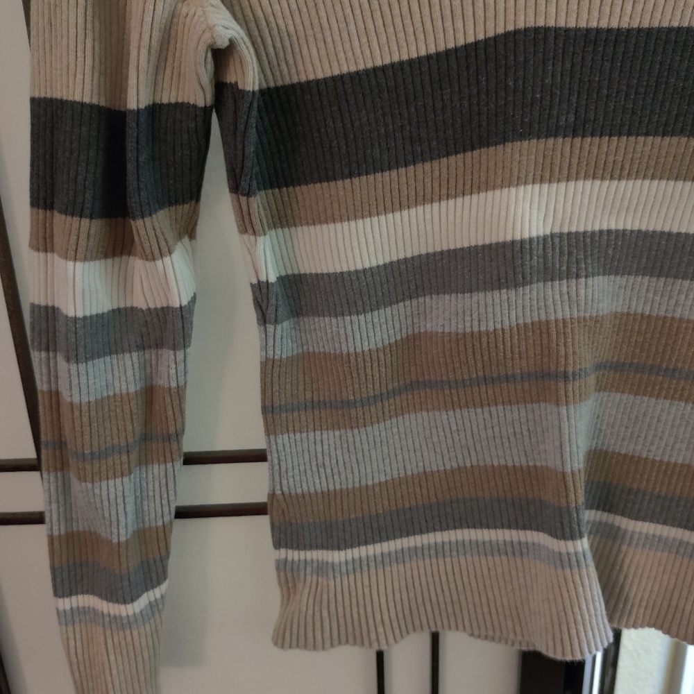 Multi-color Sweater - Picture 3 of 4